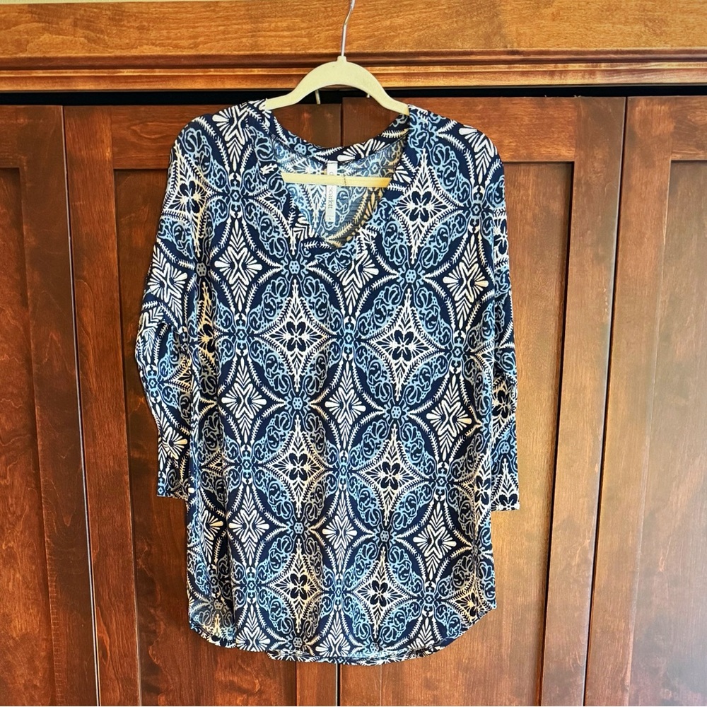 Elegant Blue Patterned Blouse